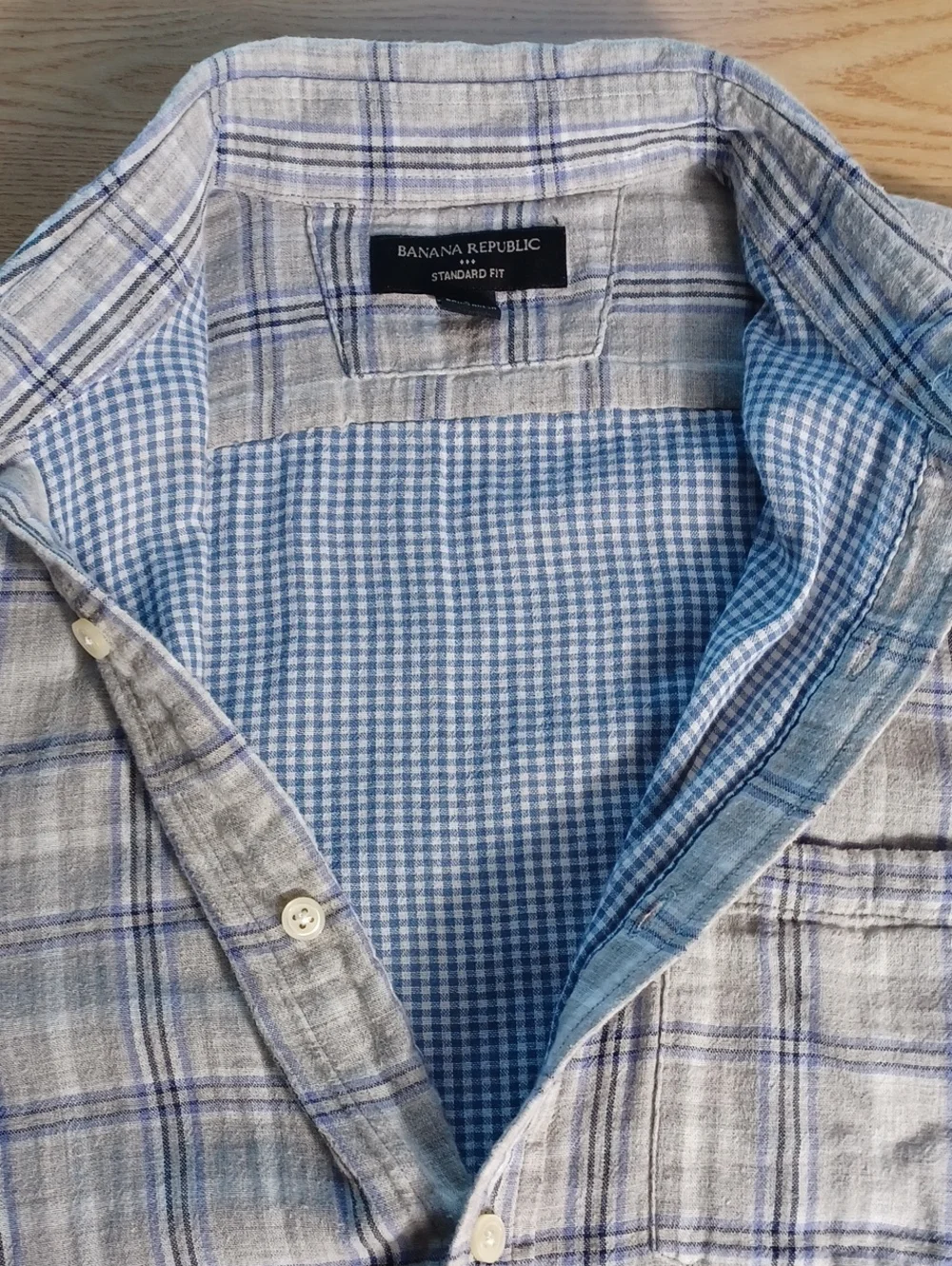 Banana Republic Blue and Gray Plaid LS Button-Down Mens Small Shirt, 100% cotton